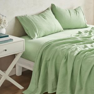 Bedroom linen sheet set in Sage green